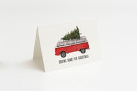 Driving Home for Christmas – Roter Bulli mit Baum