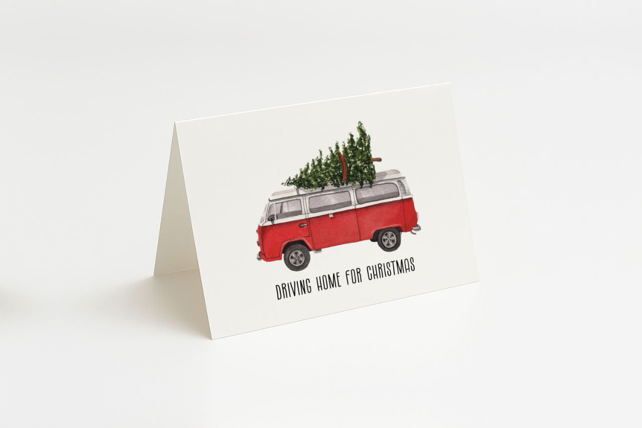 Driving Home for Christmas – Roter Bulli mit Baum