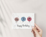 Happy Birthday –  Blumenskizzen in bunten Kreisen