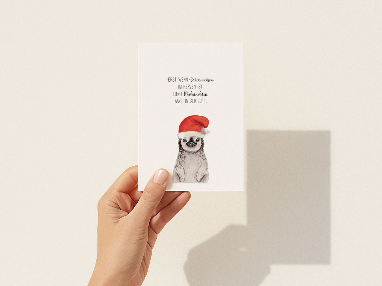 Weihnachten im Herzen – Babypinguin mit Mütze